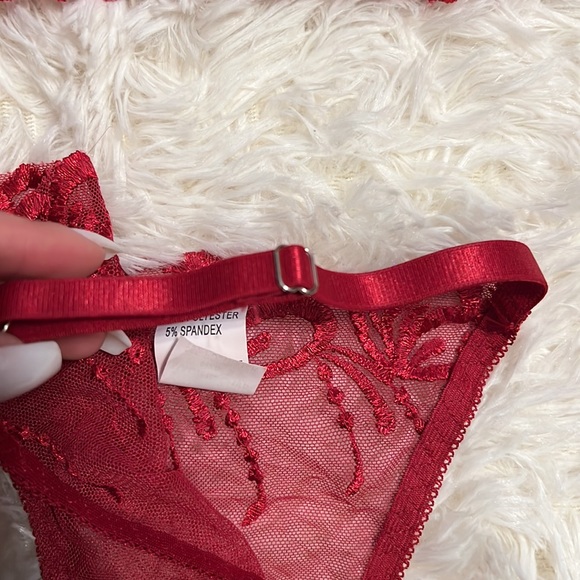 Red lingerie set - Picture 4 of 4